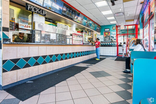 Nick's Gyros has great fast food in Auburn Gresham.