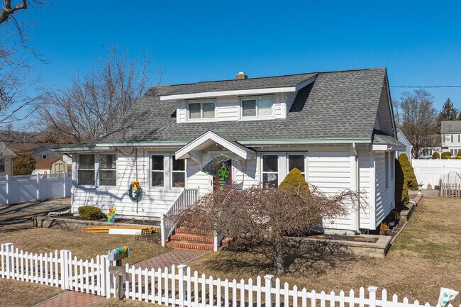 Charming Bungalows with fenced in yards can be found on the residential streets of Northfield.