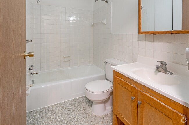 1BR, 1BA - 737 SF