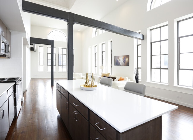 3BR/2BA -1677SF