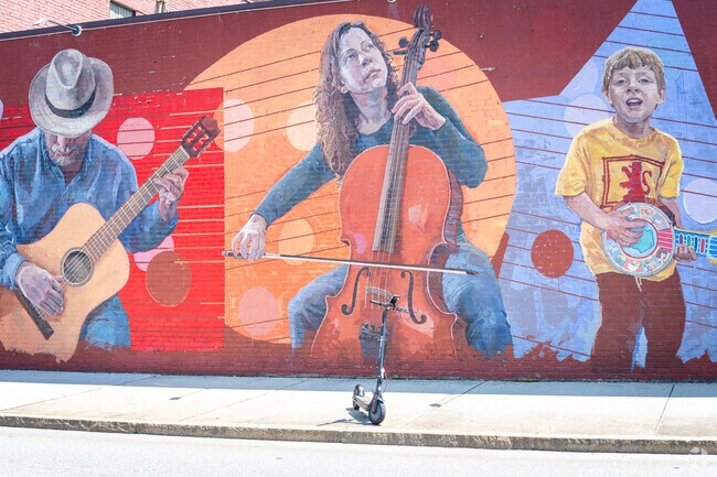 Enjoy stunning murals in Downtown New London, only minutes away from Williams, CT.