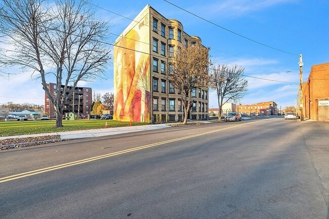 649 S Summer St unit 3R, Holyoke, MA 01040 - photo 5