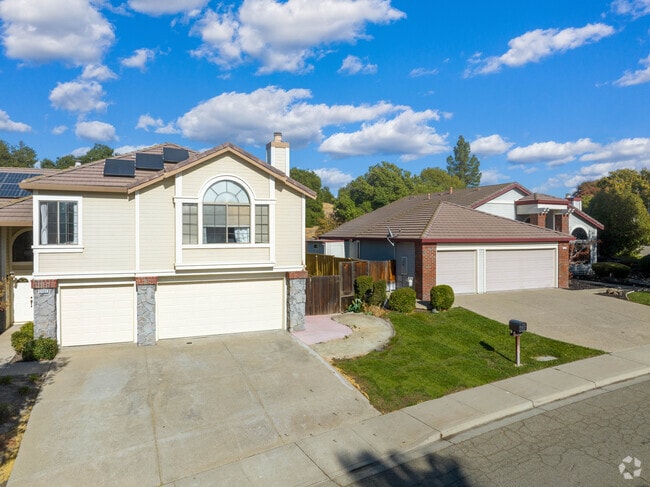 One story and two story homes are common in Country Hills.