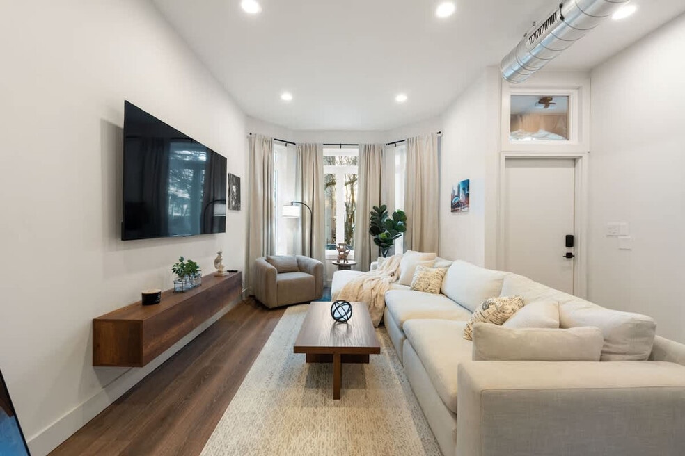 1543 N Claremont Ave unit ID1244947P, Chicago, IL 60622 - photo 1