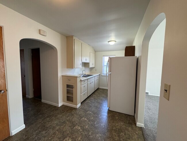 1718 Goff Ave unit 2, Eau Claire, WI 54701 - photo 3