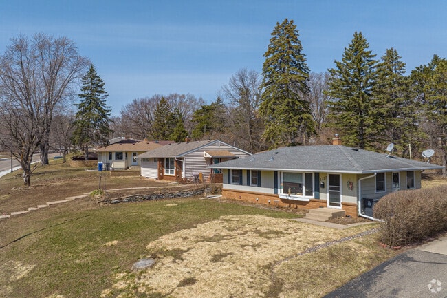 A Row of Ranch-Style homes sitting on a hill in the Battle Creek neighborhood.