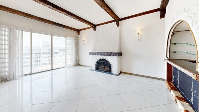 18071 Biscayne Blvd unit PH04+PH03, Aventura, FL 33160 - photo 2