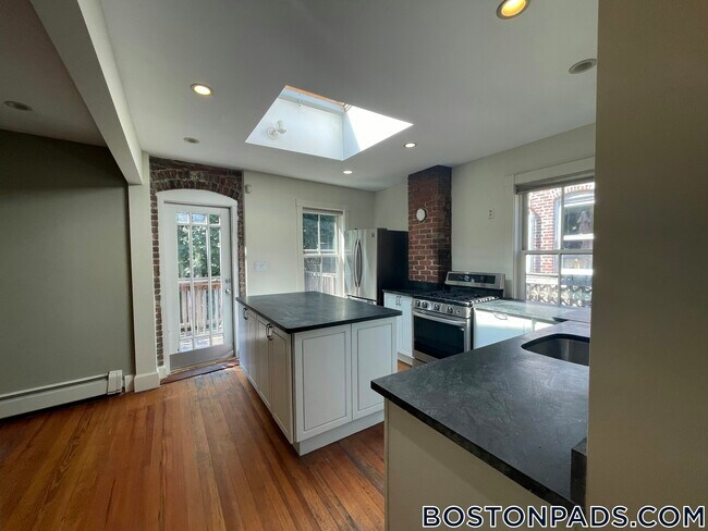 151 Highland St unit 2, Roxbury, MA 02119 - photo 3