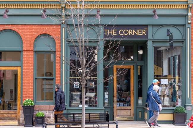 Downtown Flemington in Raritan Township Hunterdon has boutiques, antiques, gifts, and local charm in a walkable setting.