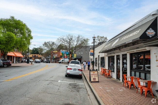 College Avenue runs through downtown and houses many of the local Clemson eateries.