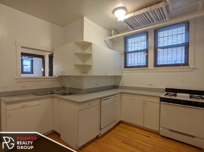 820 W Waveland Ave unit 816-11, Chicago, IL 60613 - photo 6
