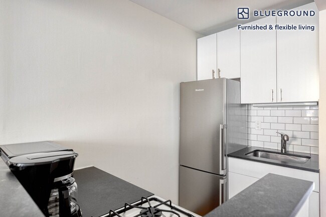 39 E 1st St unit FL2-ID1035, New York, NY 10003 - photo 6