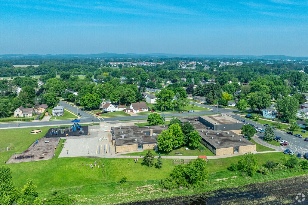 Lemonweir Elementary School in Tomah received a C rating from Niche.