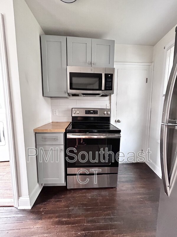 54 Roath St unit 2, Norwich, CT 06360 - photo 6