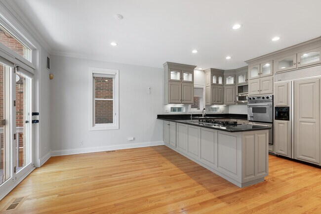 2725 N Magnolia Ave unit 1, Chicago, IL 60614 - photo 3