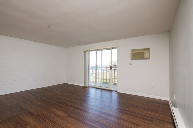 95 W Squantum St unit 611, Quincy, MA 02171 - photo 2