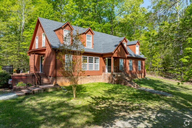 The older homes of Big Woods Hills are especially private with time for even more vegetation to grow and thicken on the properties.