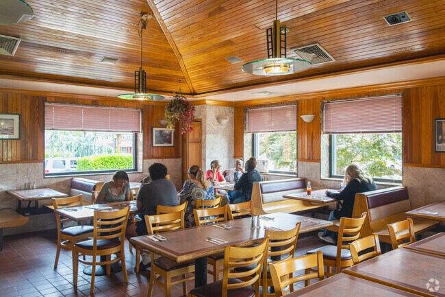 Montegrillo Cucina Italiana is a popular pizzeria in Pennsauken serving your favorite pies and classic Italian fare.