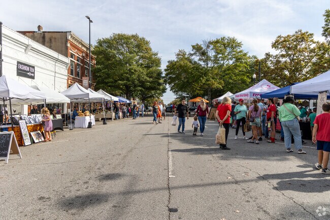 Newnan Market Day is perfect for family and friends to enjoy company.