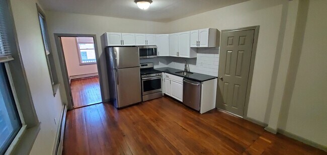 195 Maverick St unit 2, Boston, MA 02128 - photo 2