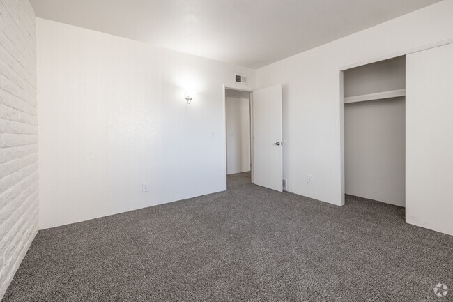 2BR, 2BA - 1,400SF - Bedroom