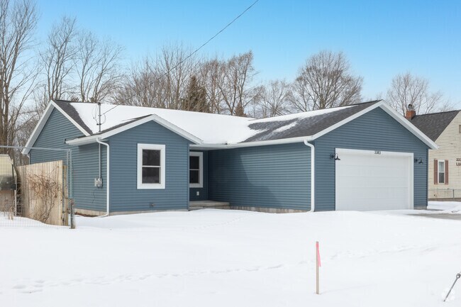 Cape Cod and Ranch style homes are the most commonly found in Norton Shores.