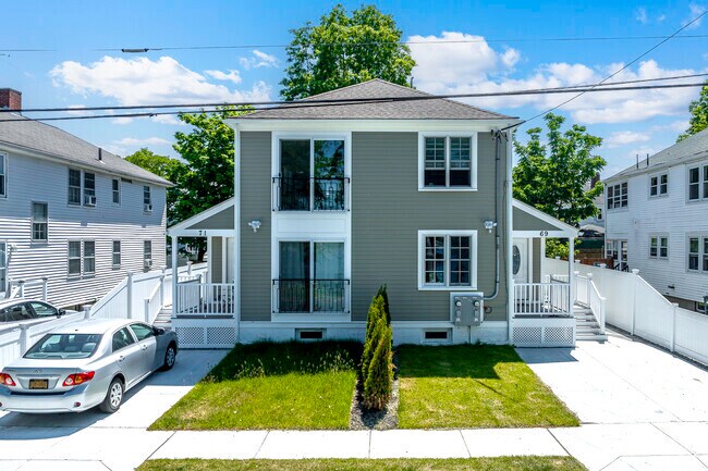 Condos on Avalon Ave across from the beach in Quincy Point.