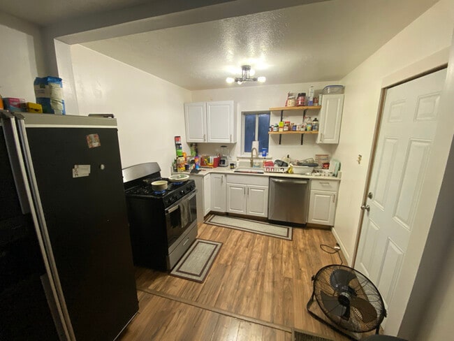 2085 Cedar St, Holt, MI 48842 - photo 4