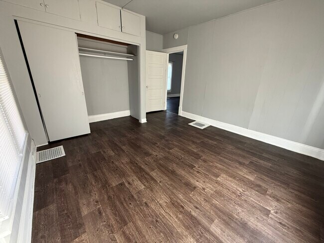 1035 Durfee Ave, Oshkosh, WI 54902 - photo 5