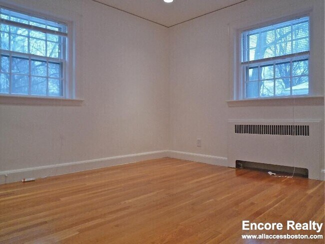 75 Wyman St unit 9, Waban, MA 02468 - photo 4