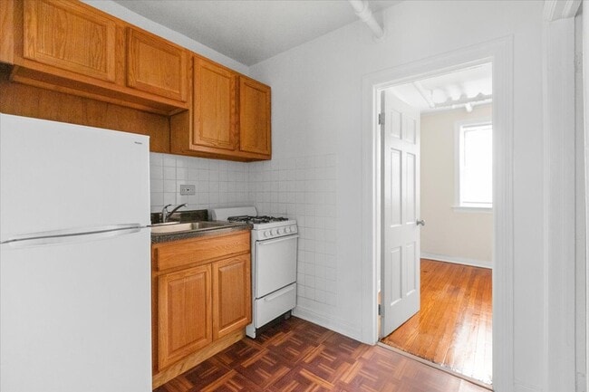 1800 W Farwell Ave unit 4-2D, Chicago, IL 60626 - photo 4