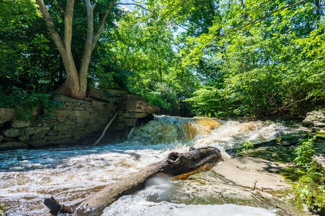 Royal River goes through North Yarmouth with the sound of water falls.