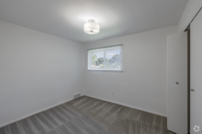 2BR, 1BA - 780SF - Primary Bedroom