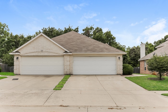 4050 Cottage Park Ct, Arlington, TX 76013 - photo 1