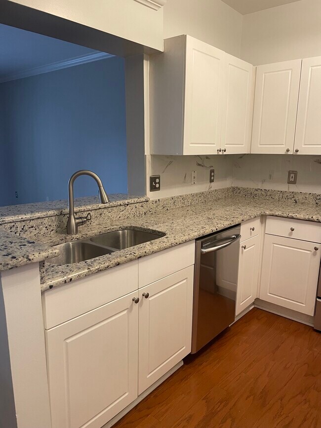 4551 Strutfield Ln unit 4106, Alexandria, VA 22311 - photo 2