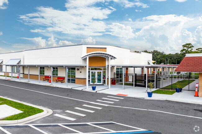 Woodward Avenue Elementary School in DeLand earns a B- on Niche.