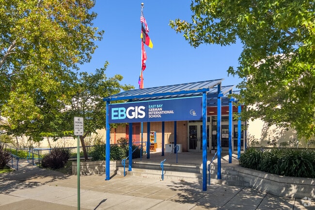 East Bay German International School has a multi-lingual program.