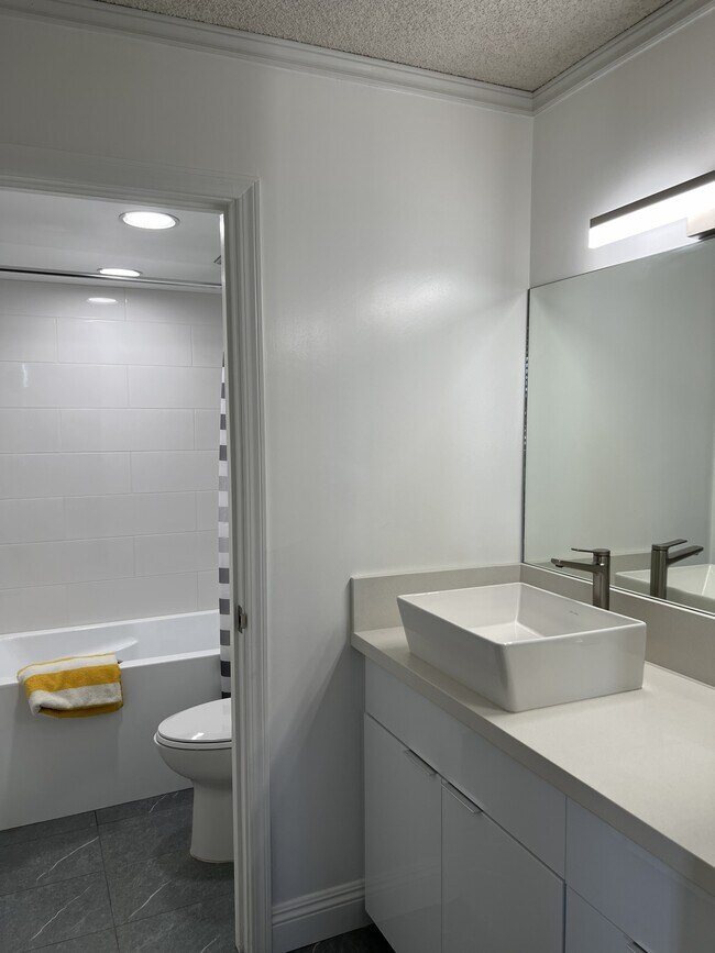 Royal Kuhio unit 3106, Honolulu, HI 96815 - photo 5