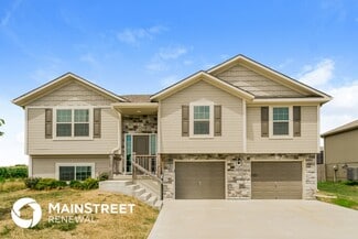 1400 N 9th St E, Louisburg, KS 66053