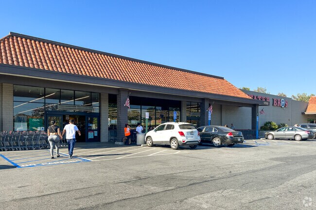 Stater Bros Markets in Canyon Ridge is a trusted source for residents.