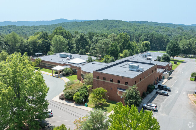 Virginia L. Murray Elementary enrolls 268 students grades PK-8.