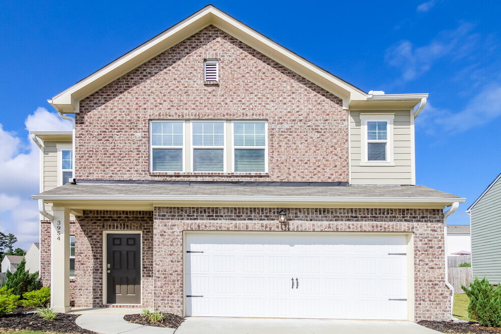 3954 Kendrick Cir, Loganville, GA 30052 - photo 1