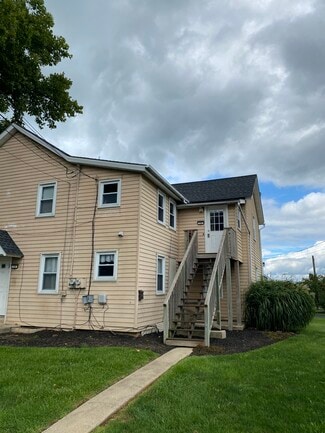 12 Stoltzfus Ln, Leola, PA 17540