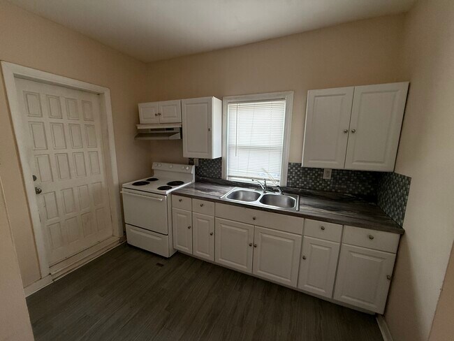 254 Grafton St unit 2, Worcester, MA 01604 - photo 2