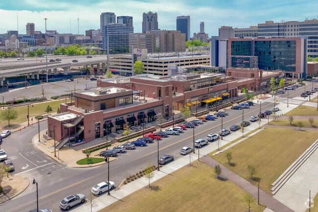 East Birmingham is close to Birmingham's new Uptown for all your dinning out options.