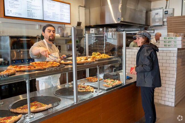 Raymond’s Pizzeria is a very popular pizza joint in Santa Fe.