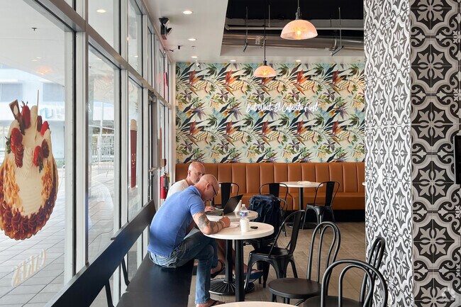 Locals in Treasure Island have several cafes and restaurant where they can work together.