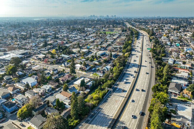 The MacArthur 580 freeway is on the border of the Bartlett neighborhood for easy commute.