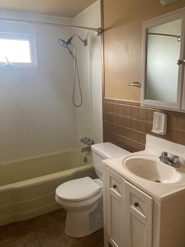 592 Dorrance Ave unit Upper, Buffalo, NY 14218 - photo 6