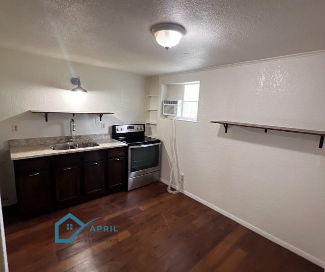 Eat-in Kitchen